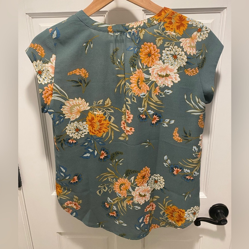Floral print short-sleeve blouse - Picture 2 of 5